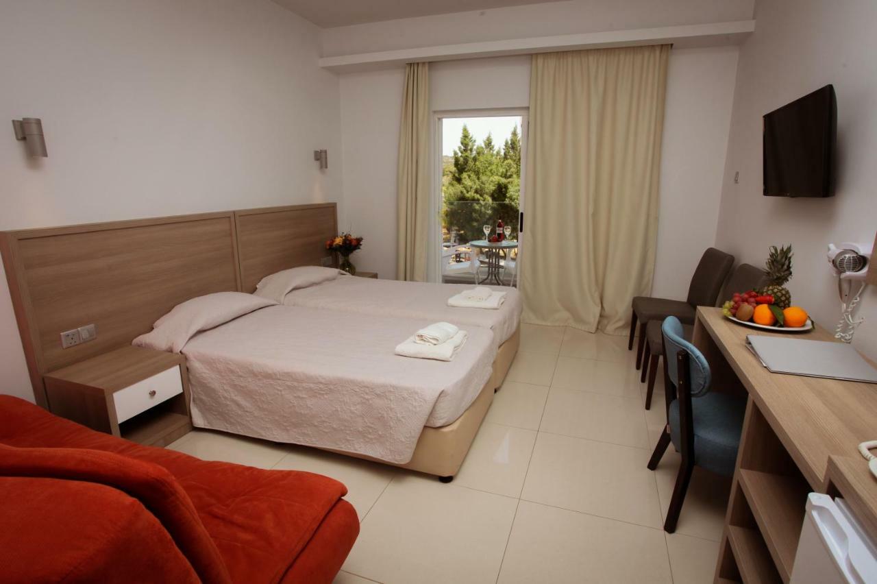 Bellini Hotel Aya Napa Dış mekan fotoğraf
