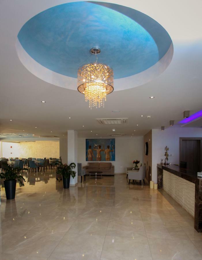 Bellini Hotel Aya Napa Dış mekan fotoğraf